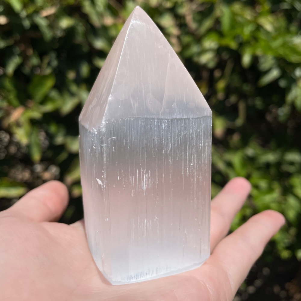 Stunning Selenite tower - Picture 7 of 15